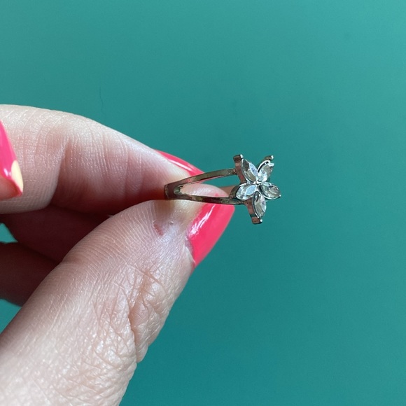 ๐NIP: STAR SILVER PLATED STAINLESS STEEL RING WITH CLEAR RHINESTONES: Size 5.5 - Picture 4 of 6